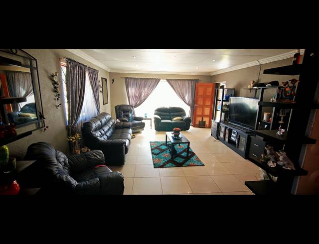 3 BEDROOM HOUSE FOR SALE IN ALBERTSDAL